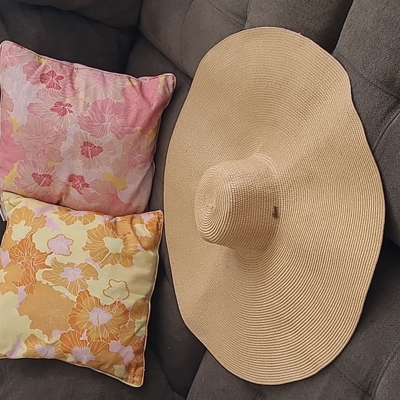 Shady Wide Brim Straw Hat - Picture 2 of 5